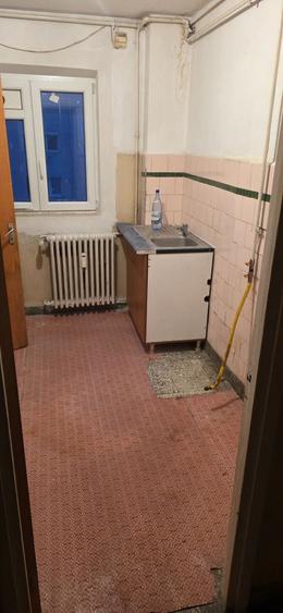 Apartament cu 3 camere semidecomandat în Titan