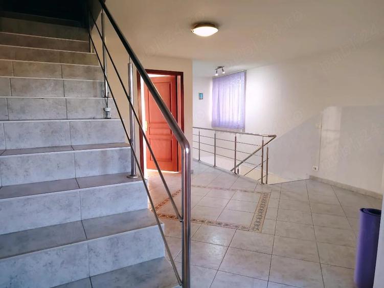 Casă cu 7 camere cu Teren 1600 Mp în Potigrafu