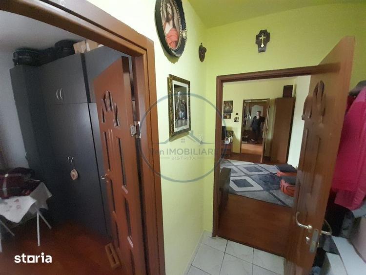 Apartament cu 3 camere semidecomandat, mobilat în Independenței