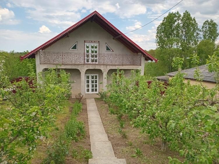 Casă individuală cu 3 camere cu Teren 1020 Mp în Lișna