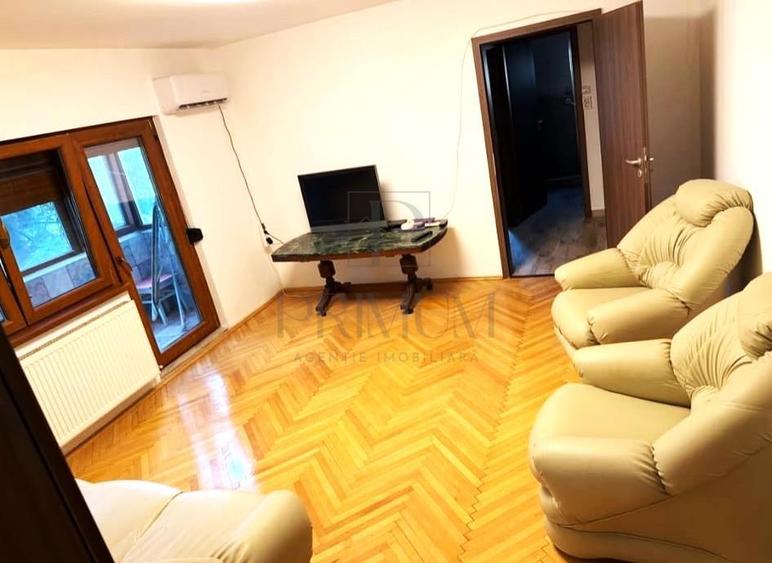 Apartament cu 3 camere semidecomandat în Lipovei