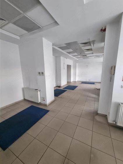 Spațiu comercial, de 120 mp, în Central