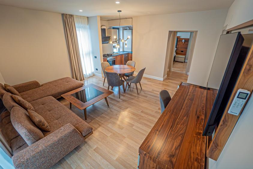 Apartament cu 3 camere, mobilat în Universitate
