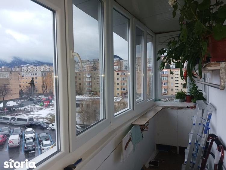 Apartament cu 2 camere decomandat în Florilor