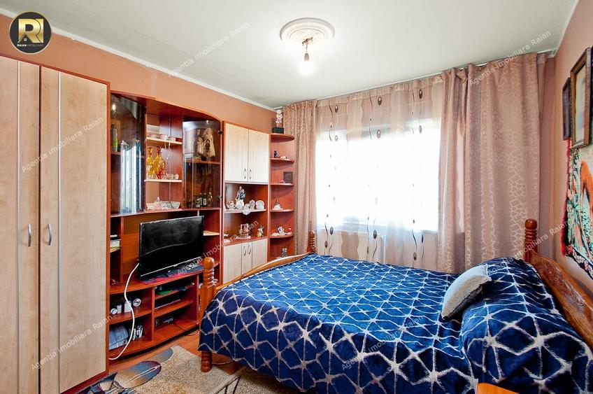 Apartament cu 3 camere decomandat în Micro 16