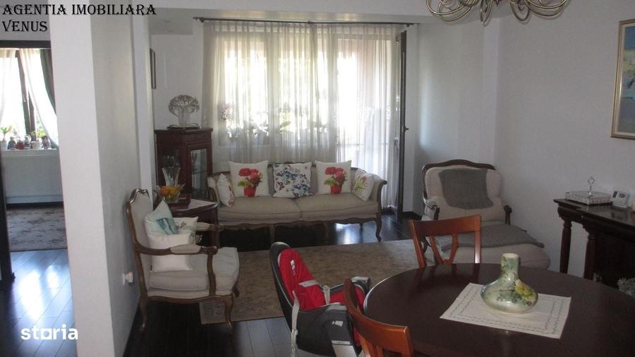 Apartament cu 3 camere decomandat în Central