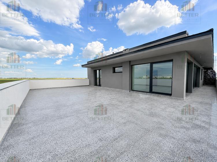 Penthouse cu 4 camere decomandat în Metalurgiei