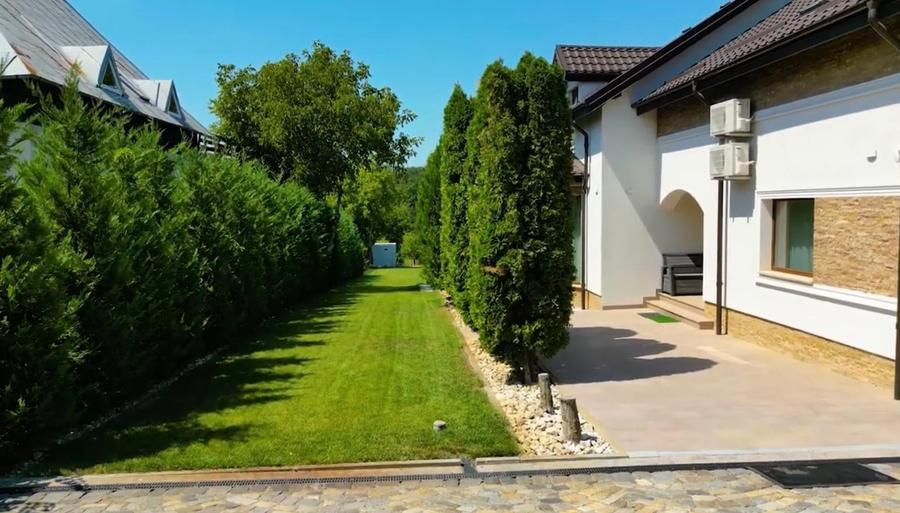 Casă individuală cu 9 camere cu Piscina în Brănești