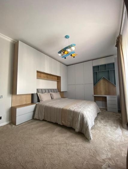 Apartament cu 3 camere decomandat în Sisești