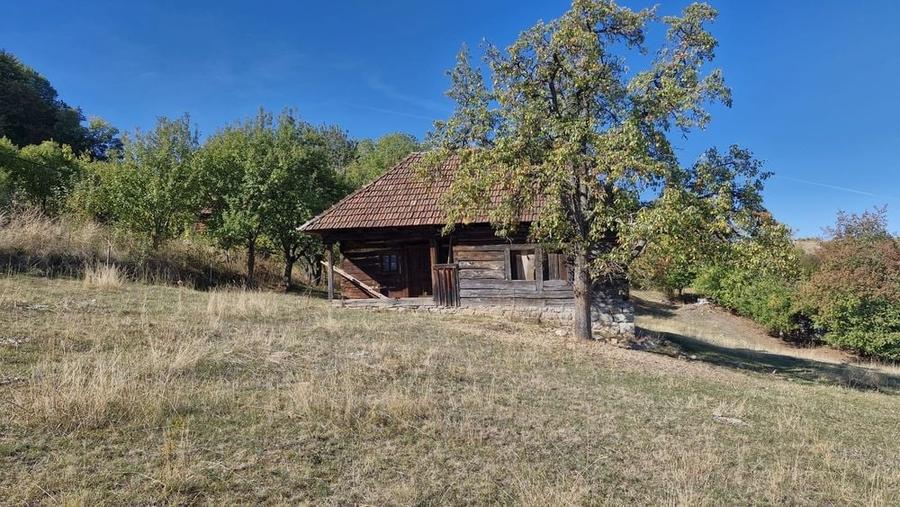 Casă cu 2 camere în Ponoară