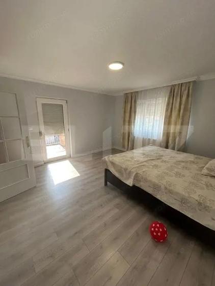 Casă cu 8 camere cu Teren 1000 Mp în Moșnița Veche