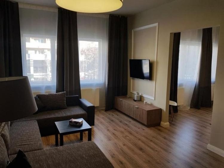 Apartament cu 2 camere semidecomandat, mobilat în Romană