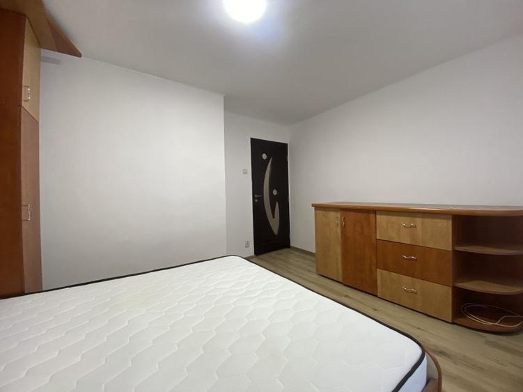 Apartament cu 3 camere decomandat, mobilat în Central