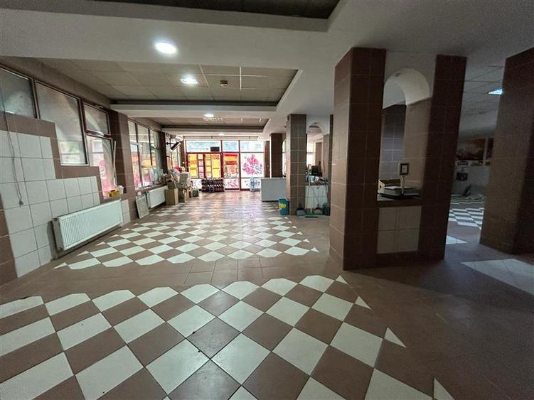 Spațiu comercial, de 230 mp, în Republicii