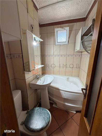 Apartament cu 3 camere decomandat, mobilat în Micro 3
