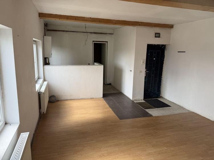 Apartament cu 3 camere în Vasile Aaron
