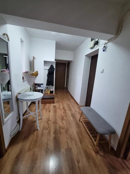 Apartament cu 3 camere decomandat în Prajila