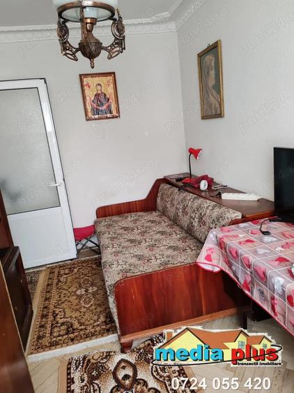 Apartament cu 3 camere semidecomandat în Central