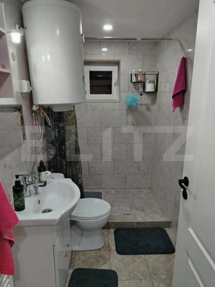 Casă individuală cu 6 camere cu Teren 3500 Mp în Florești