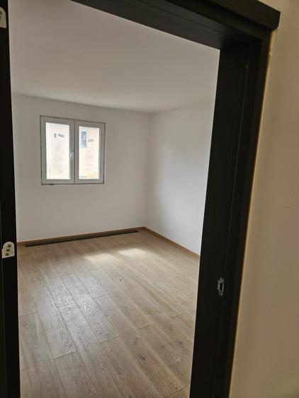 Casă cu 3 camere în Ștefănești