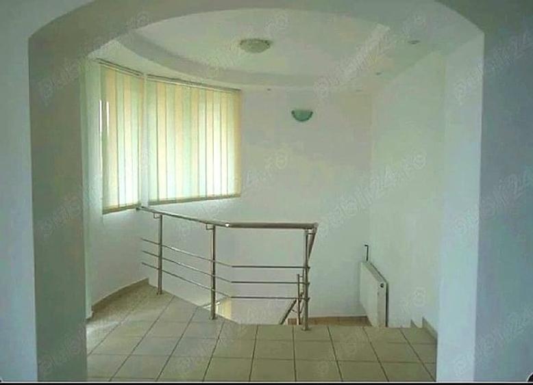 Casă individuală cu 6 camere cu Canalizare în Vitan