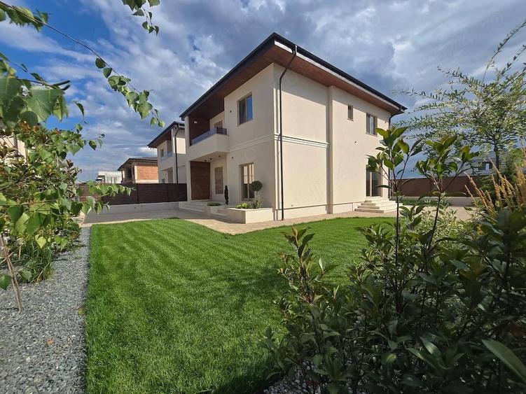 Casă cu 5 camere cu Teren 444 Mp în Dobroești