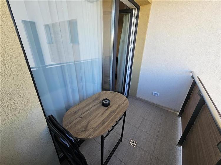Apartament cu 3 camere decomandat, mobilat în Tractorul