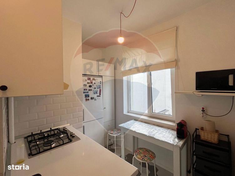 Apartament cu 2 camere semidecomandat în Tei