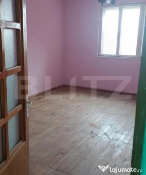 Casă cu 3 camere cu Teren 1900 Mp în Central