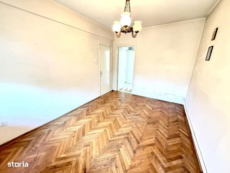 Apartament cu 3 camere decomandat în Banca Națională