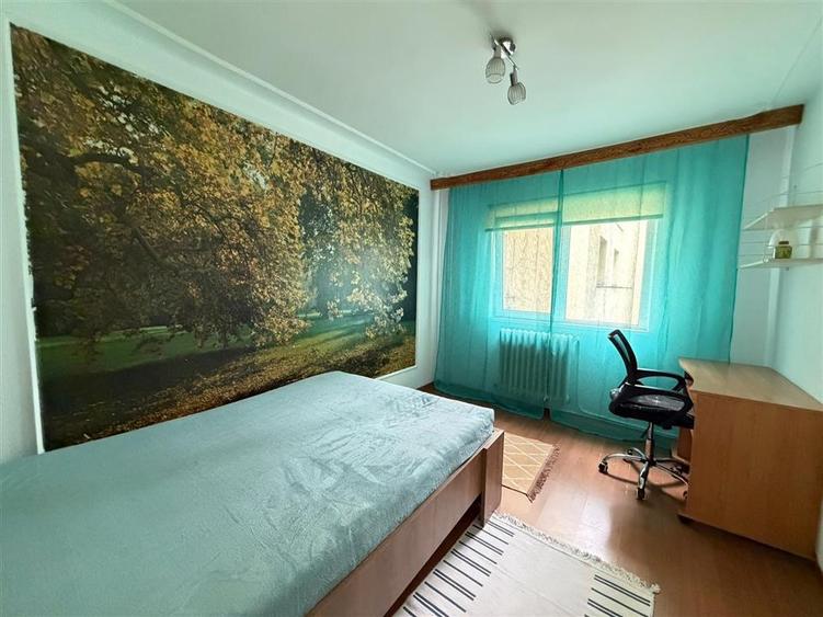 Apartament cu 4 camere decomandat în Târgu Cucu