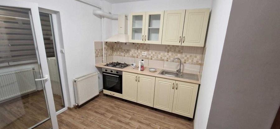 Apartament cu 3 camere decomandat în Teilor