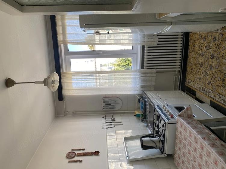 Apartament cu 3 camere semidecomandat în Central