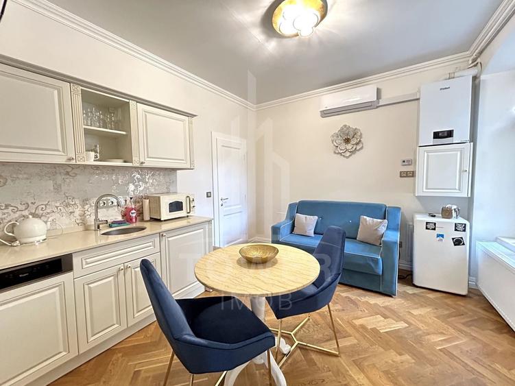 Apartament cu 4 camere decomandat în Central