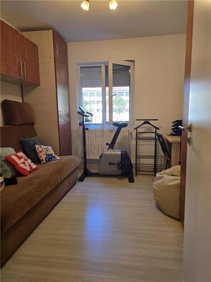 Apartament cu 3 camere semidecomandat în Gheorghe Lazăr