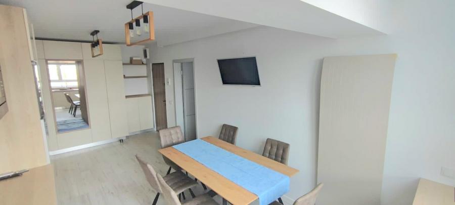 Apartament cu 3 camere decomandat, mobilat în Vasile Aaron