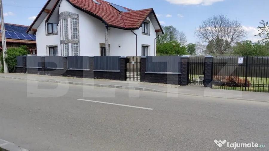 Casă cu 4 camere cu Teren 3300 Mp în Debarcader