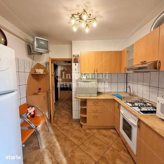Apartament cu 3 camere decomandat, mobilat în Central
