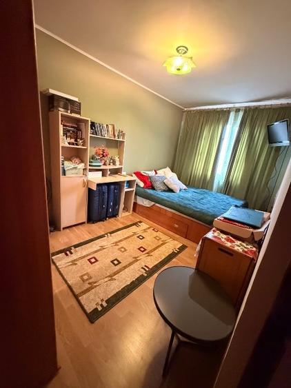 Apartament cu 3 camere semidecomandat în Km 4-5