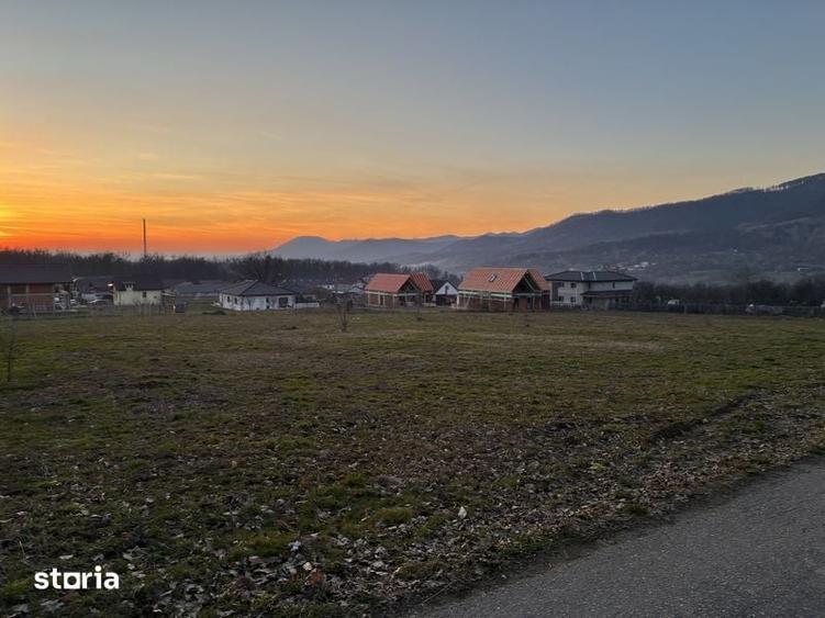 Teren de 4100 mp, în Central