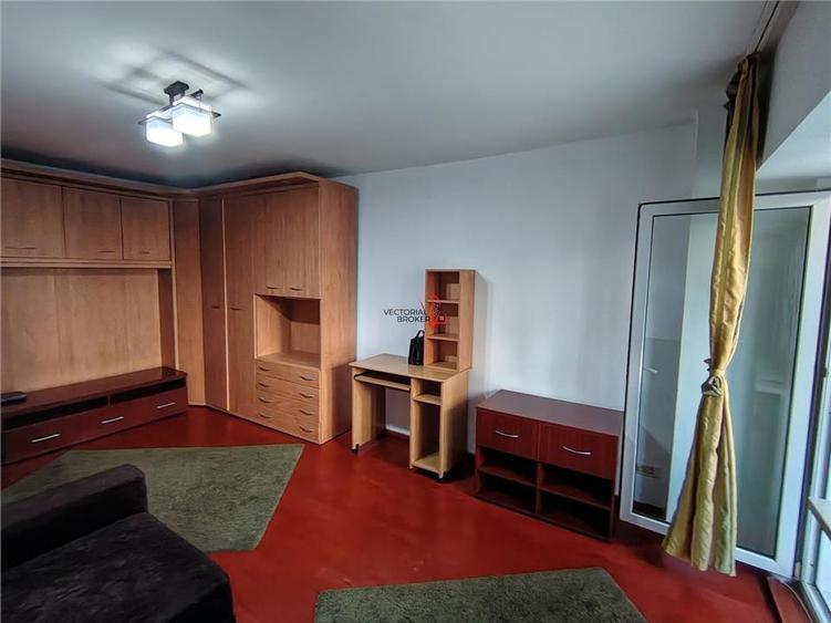 Garsonieră decomandată, mobilată în Decebal