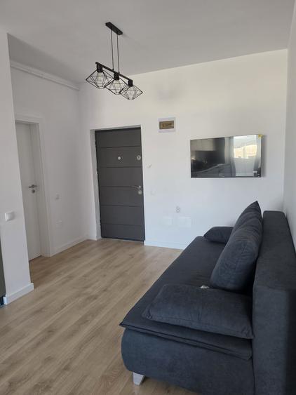 Apartament cu 2 camere semidecomandat în Florești