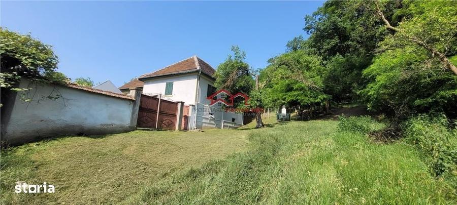 Casă cu 4 camere în Deal