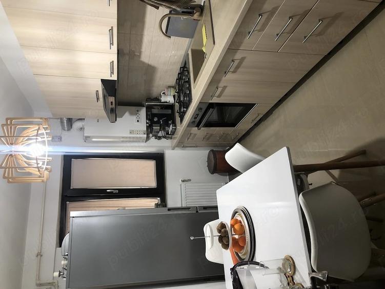 Apartament cu 3 camere semidecomandat în Central
