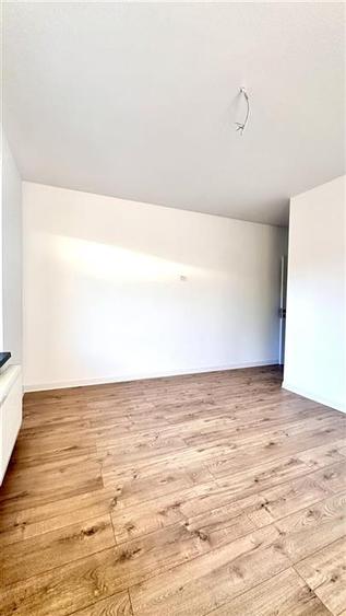 Apartament cu 3 camere decomandat în Tractorul