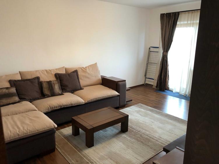 Apartament cu 3 camere decomandat în Între Lacuri