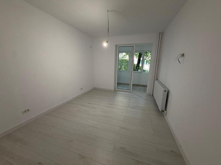 Apartament cu 3 camere semidecomandat în Dristor
