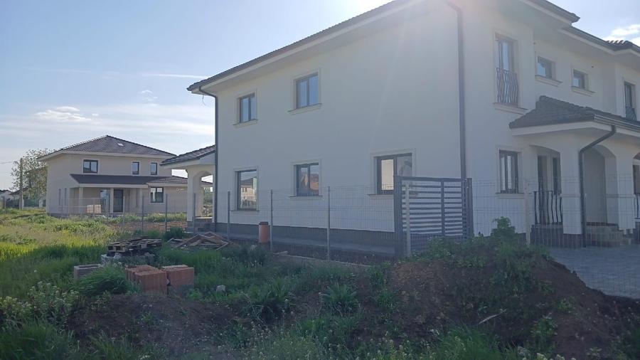 Duplex cu 4 camere cu Teren 304 Mp în Dumbrăvița
