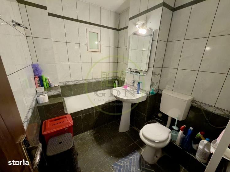 Apartament cu 3 camere decomandat în Craiovița Nouă