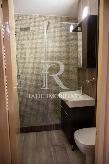 Apartament cu 3 camere decomandat, mobilat în Central